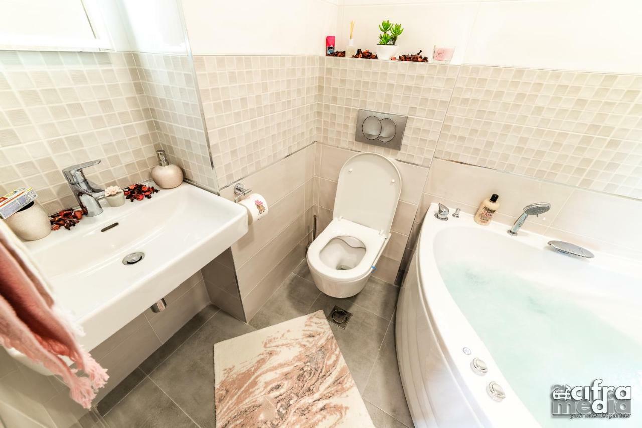 Apartmani Alexandar15 Novi Sad Buitenkant foto