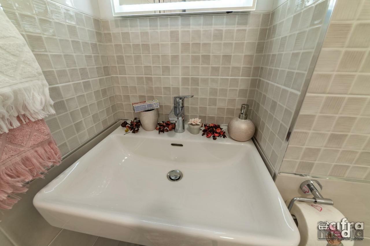Apartmani Alexandar15 Novi Sad Buitenkant foto